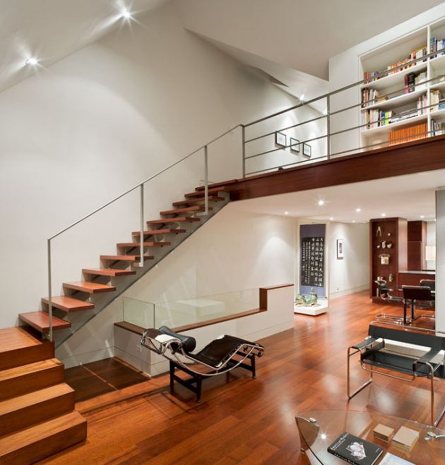 Потолок на лестнице с мансардой