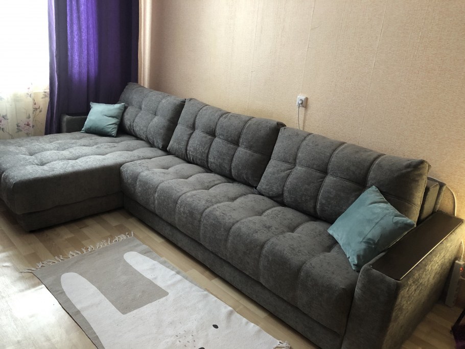 Диван синий в интерьере сталинка