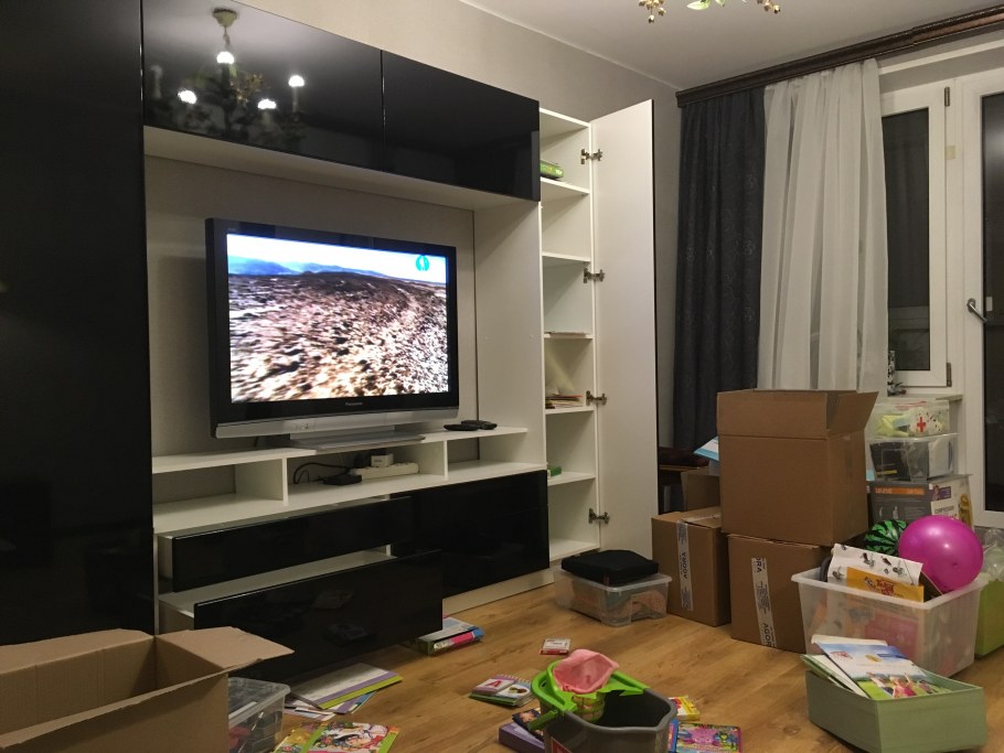 Квадратная гостиная стенка