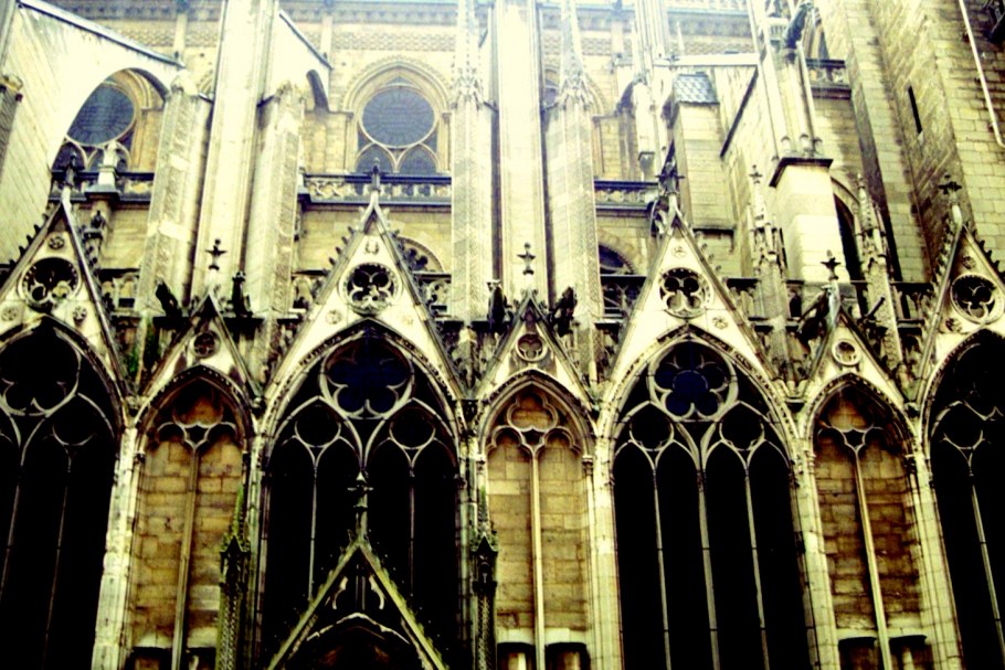 Архитектура Готика портик