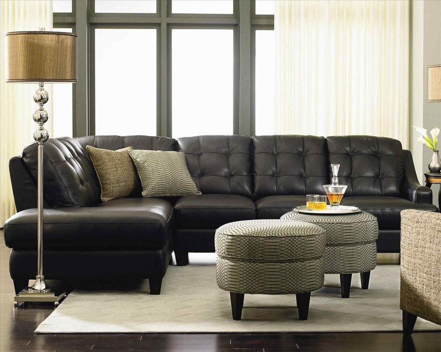 Диван с геометрическим принтом