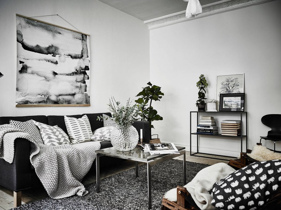 Стена в клетку черно белая