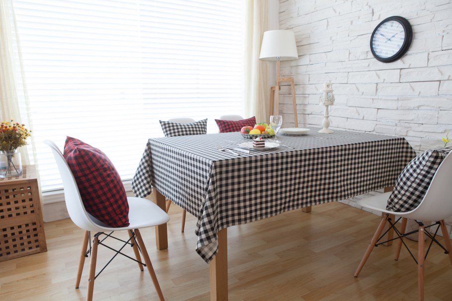 Декоративные подушки в клетку