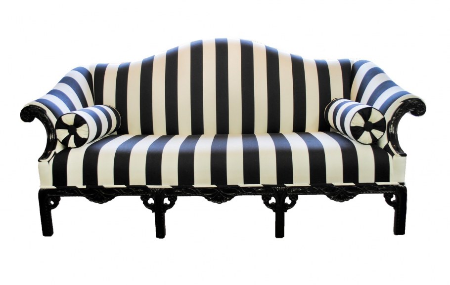 Черно белый диван полосатый