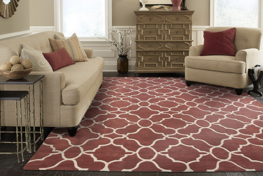 Бордовый ковер в интерьере