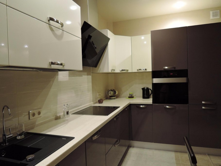 Кухонный гарнитур в стиле хайтек