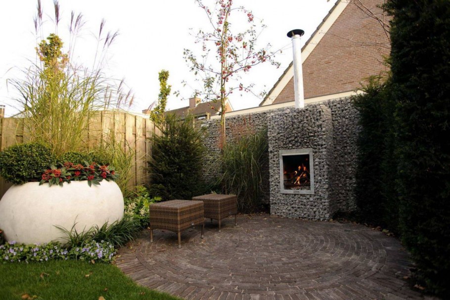 Подпорная стенка из камня с барбекю