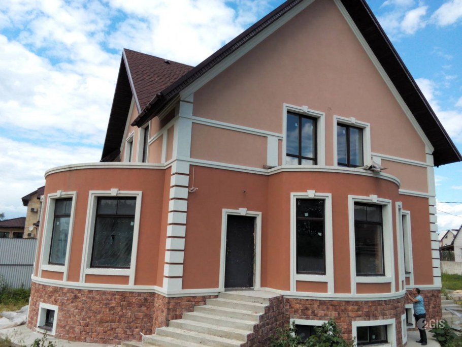 Фасады домов с терракотовой крышей