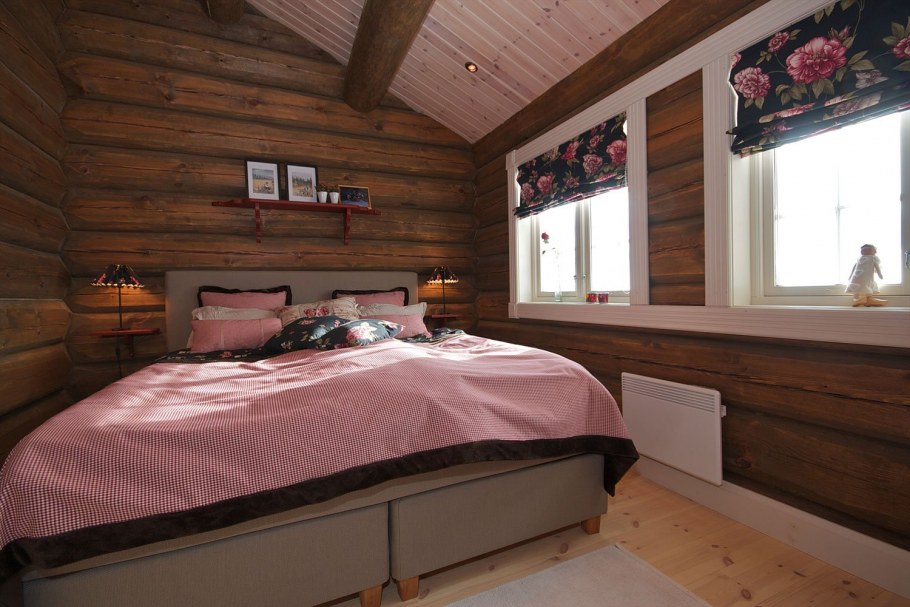 Варианты покраски спальни в деревянном доме