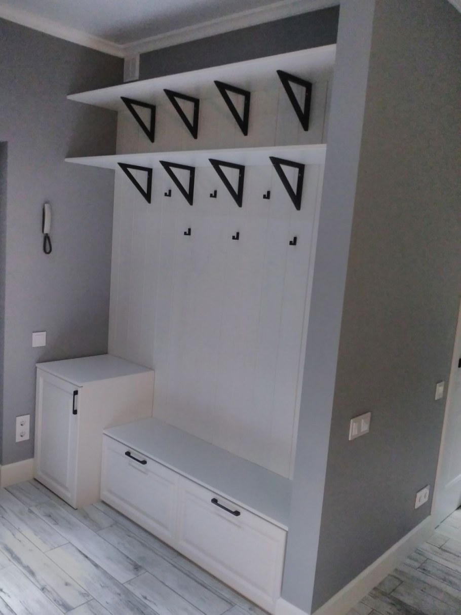 Навесные на стену полки в стиле лофт в прихожую с ящиком