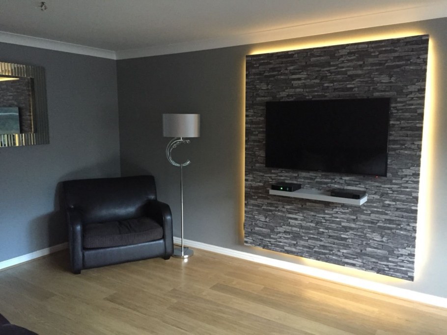 Ламинат на стене за телевизором