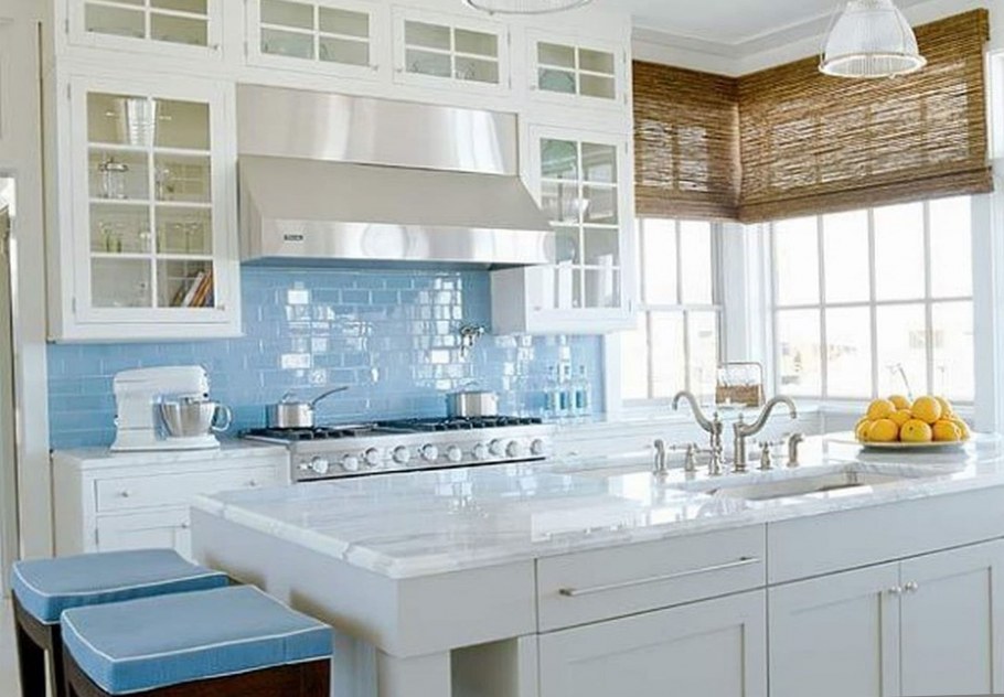 Кухня в бело голубых тонах