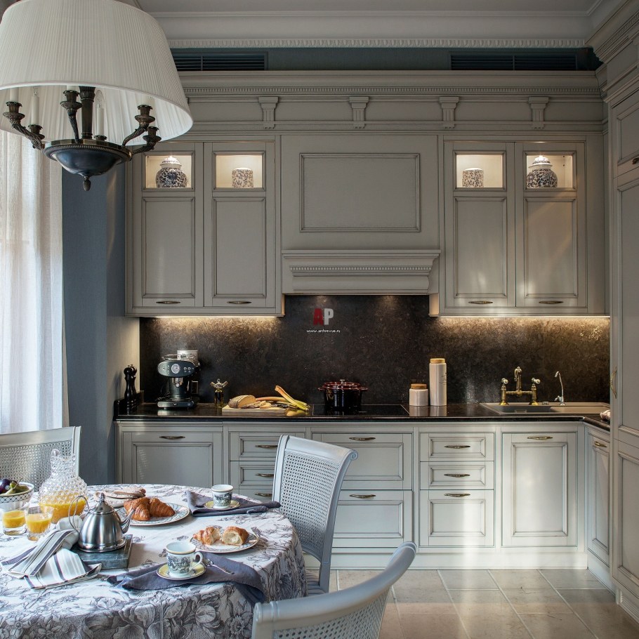 Классическая кухня в современном интерьере