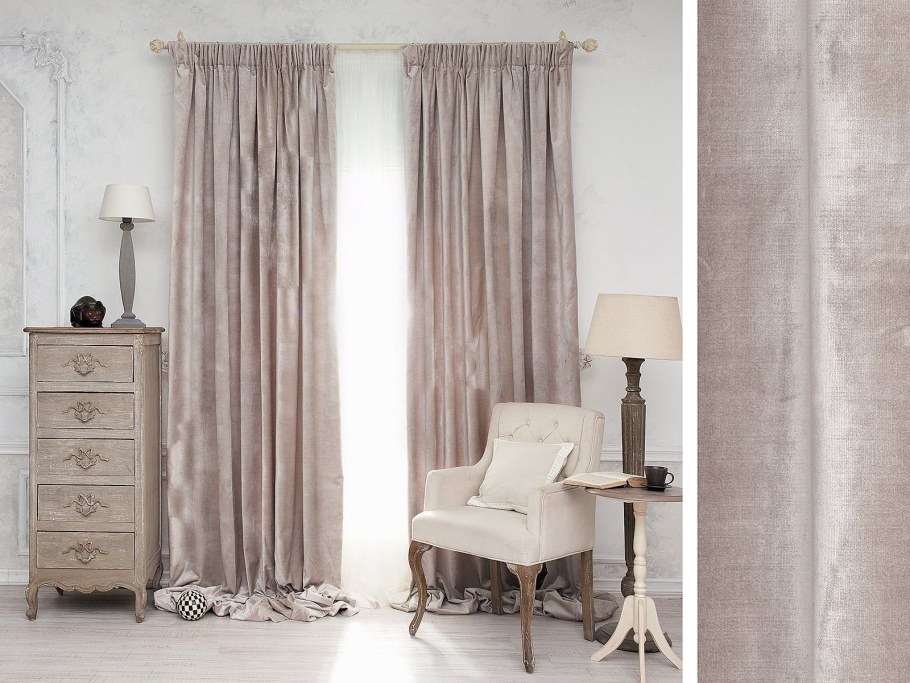 Синие бархатные шторы в интерьере