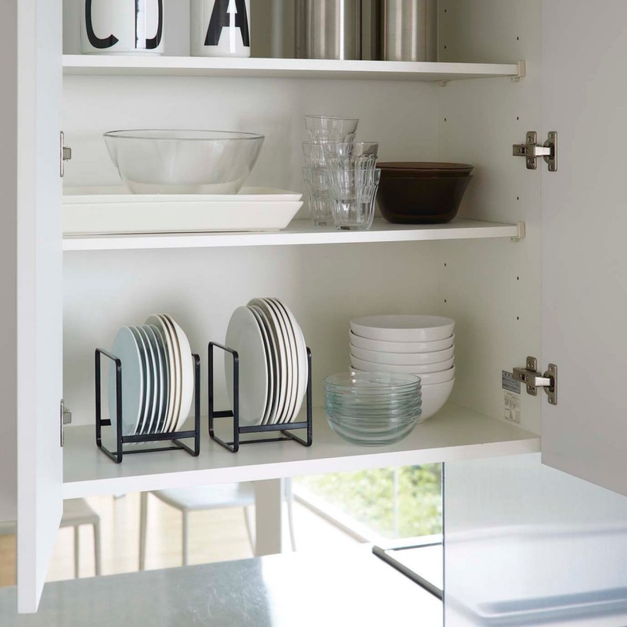 Книжная полка под потолком