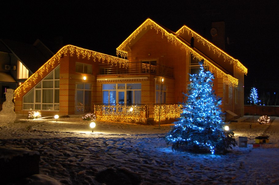 Новогоднее украшение коттеджа