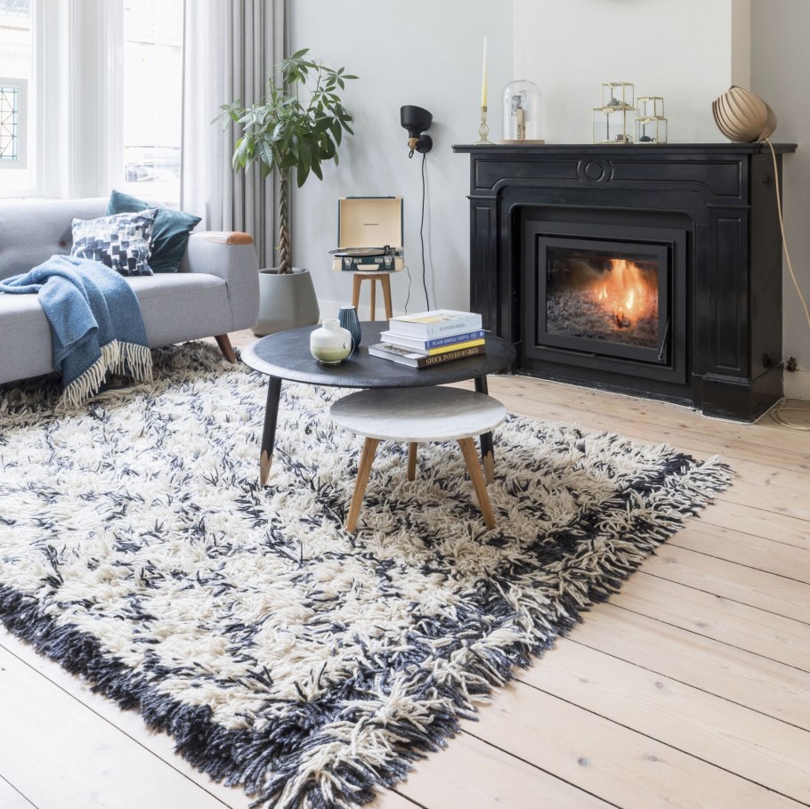 Ковер в гостиную с камином