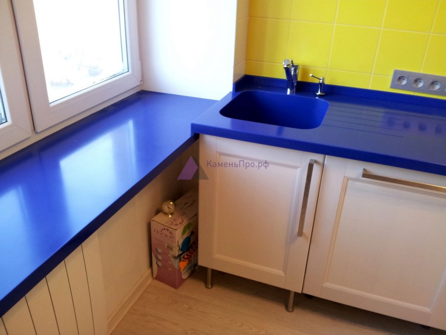 Синяя столешница