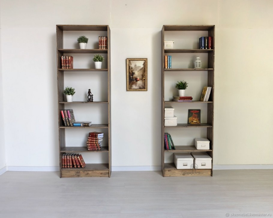 Высокий книжный стеллаж