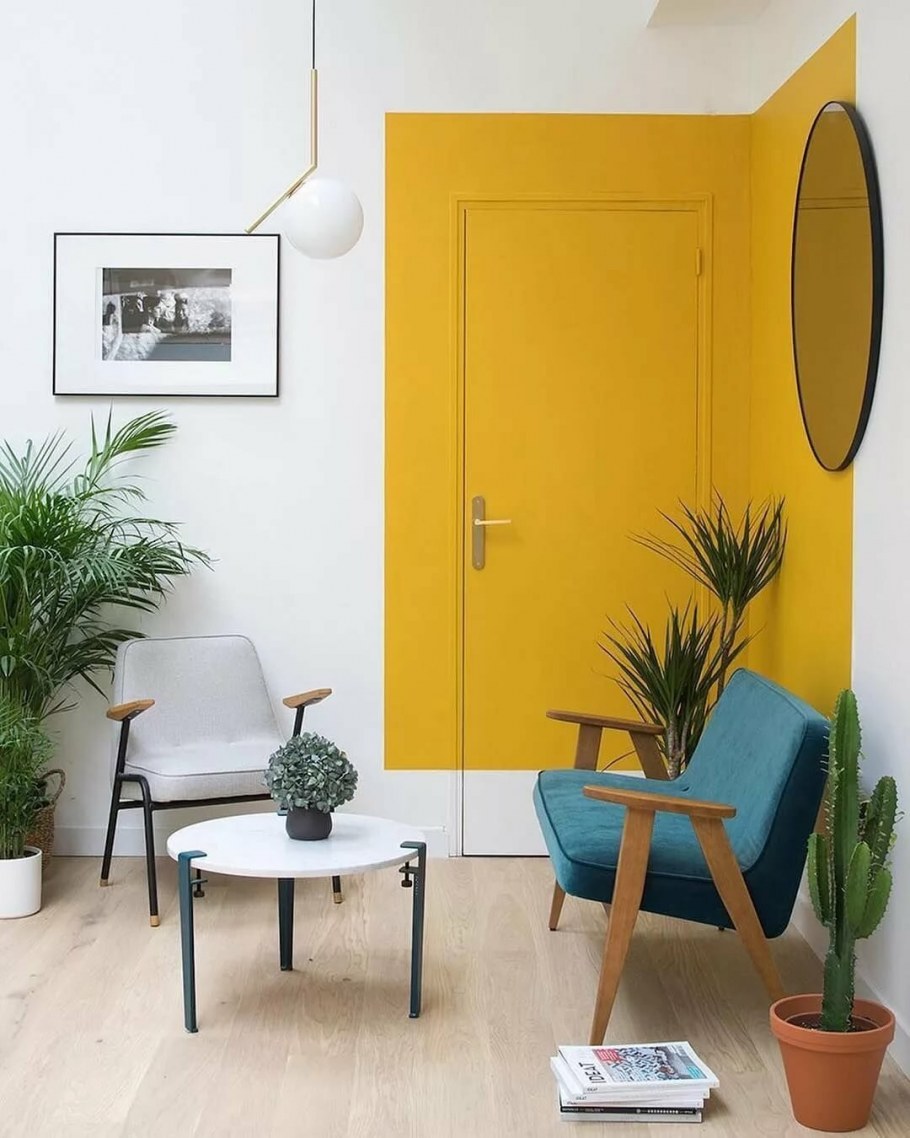 Желтая стена