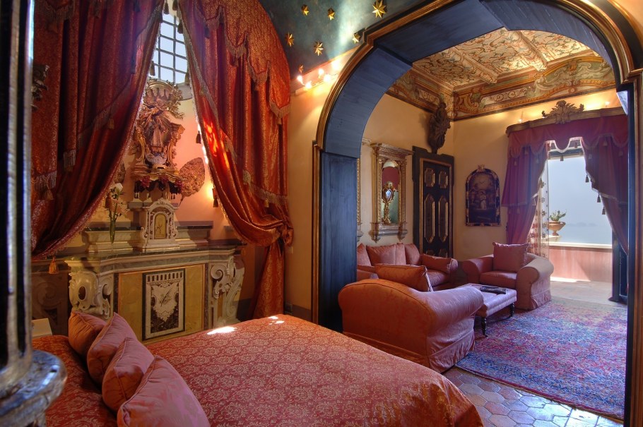 Средиземноморский стиль в интерьере бассейна