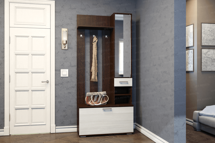 Плитка на стене в прихожей