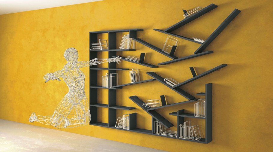 Композиция из полок на стене