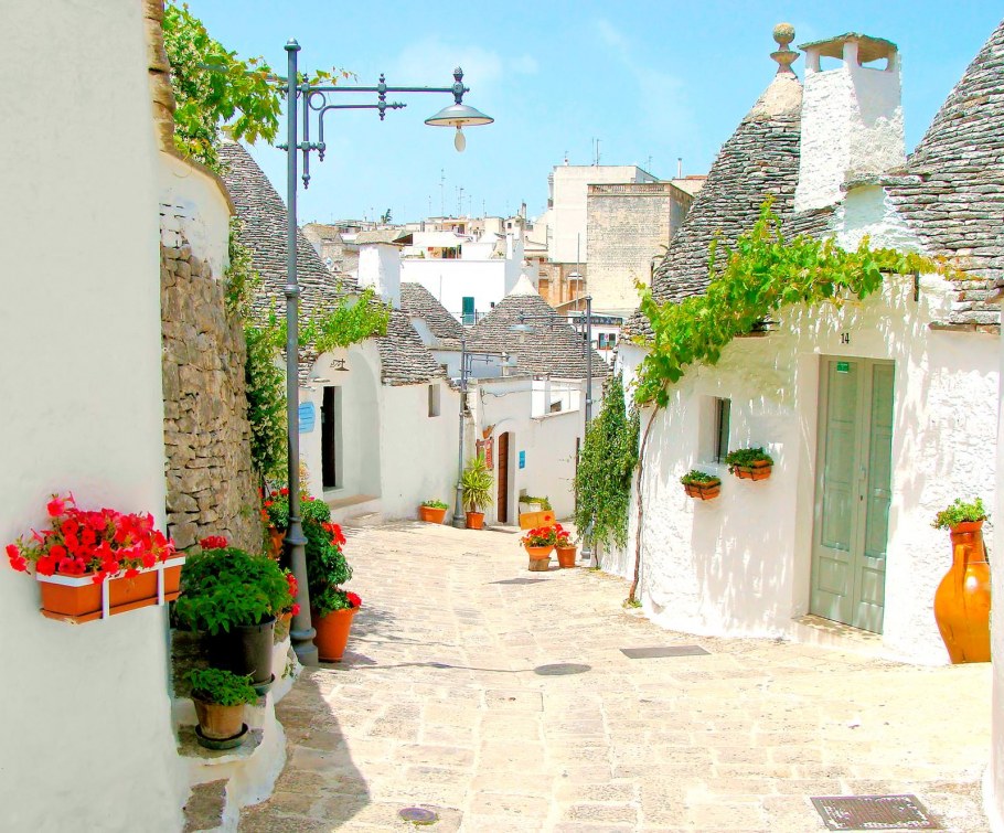 Фотообои улица в Альберо