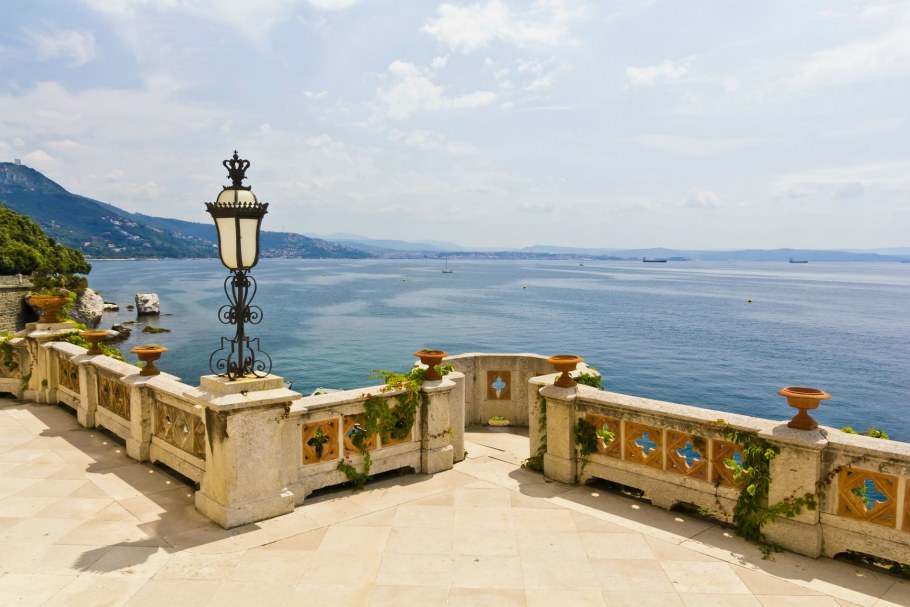 Терраса у моря Италия