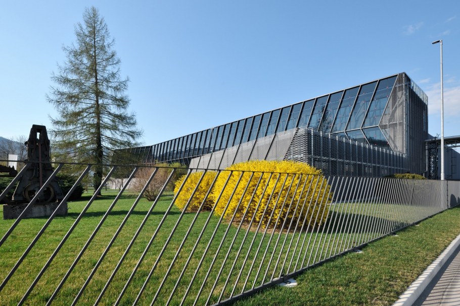 Забор для общественного здания