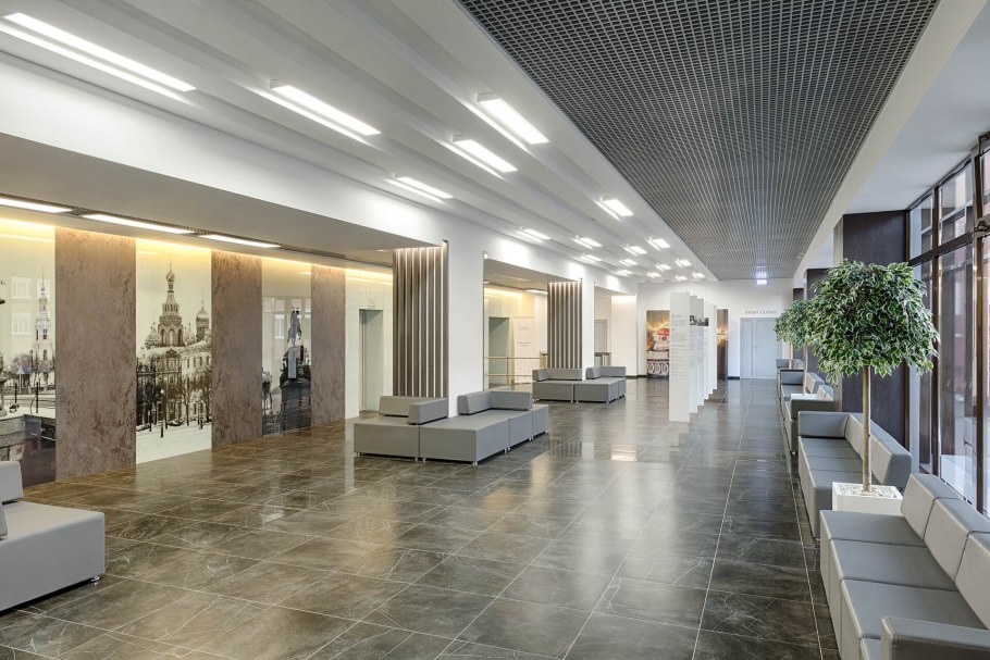 Интерьер холла общественного здания