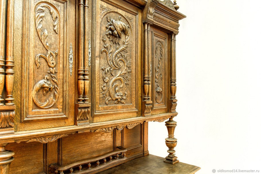 Буфет из дуба резной Готика