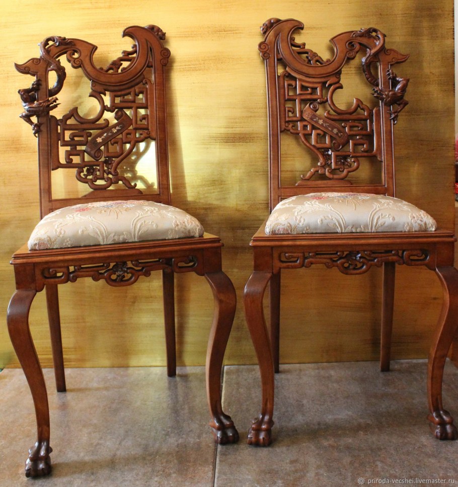 Стул резной деревянный