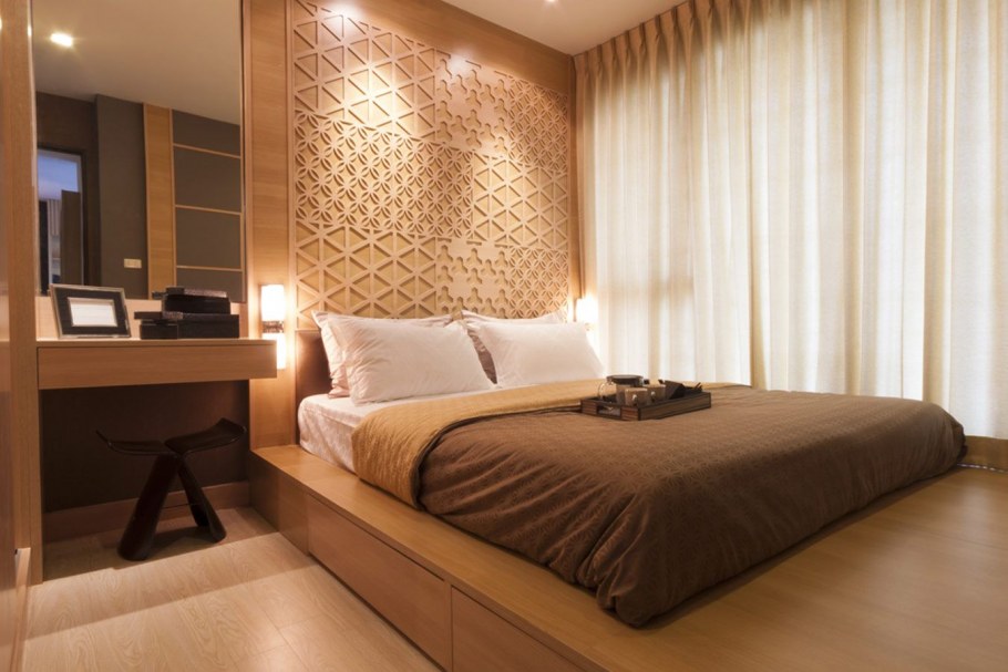 Интерьер комнаты с двуспальной кроватью