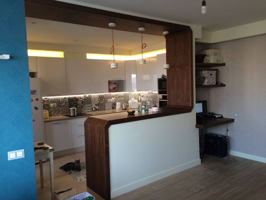 Кухня с панорамным балконом