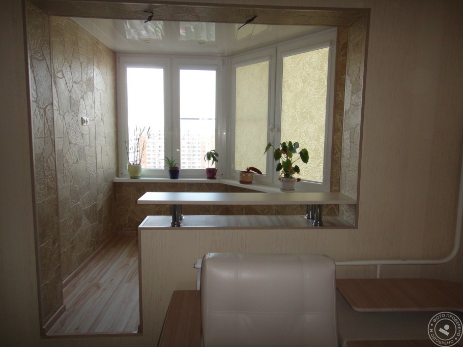 Подоконник столешница между кухней и лоджией