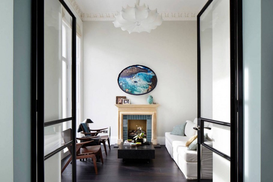 Белые двери и плинтуса в интерьере