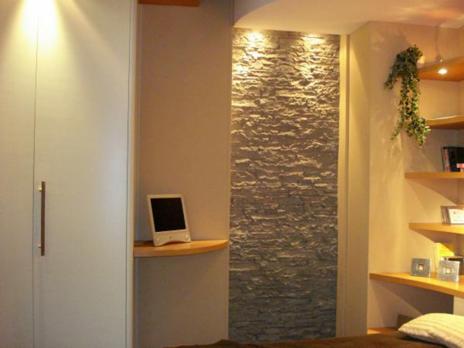 Потолок на кухне из декоративного камня