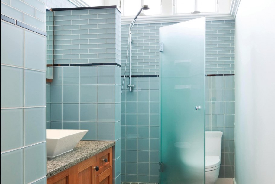 Ванна с душевой перегородкой