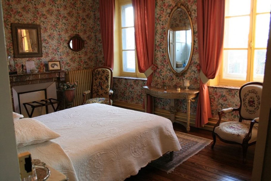 Старинная маленькая спальня