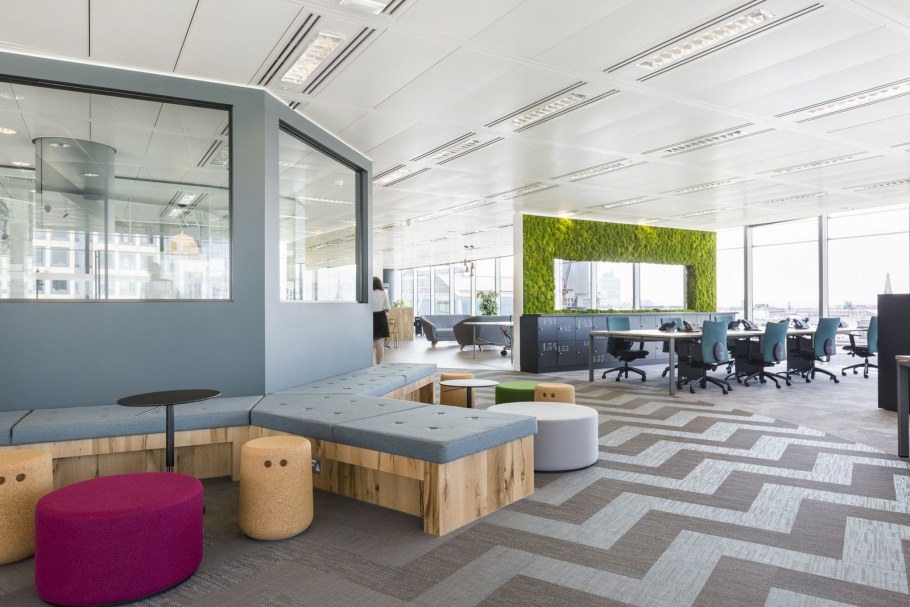 Офис с высокими потолками