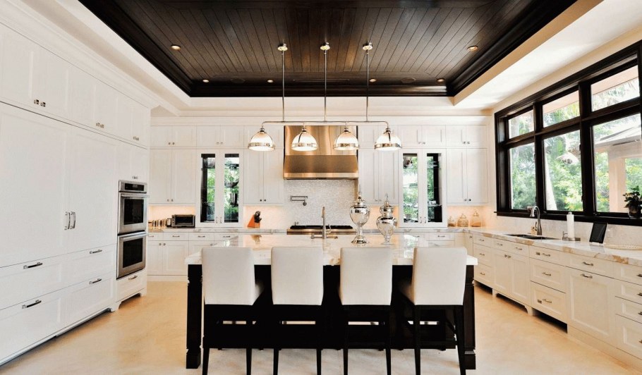 Темный потолок