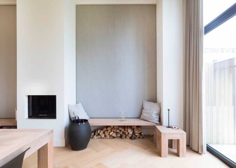 Интерьер с пустой стеной