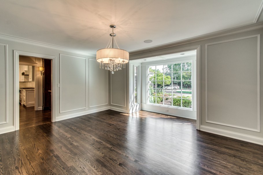 Интерьер с пустой стеной