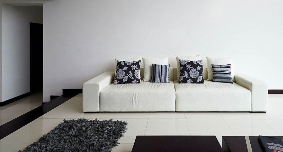 Диван у стены