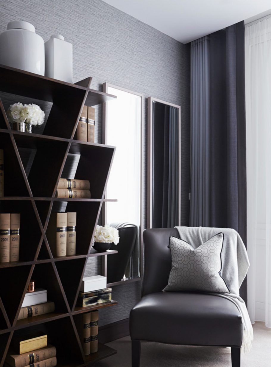 Дизайнерские стеллажи для книг в мужском интерьере 2021 год