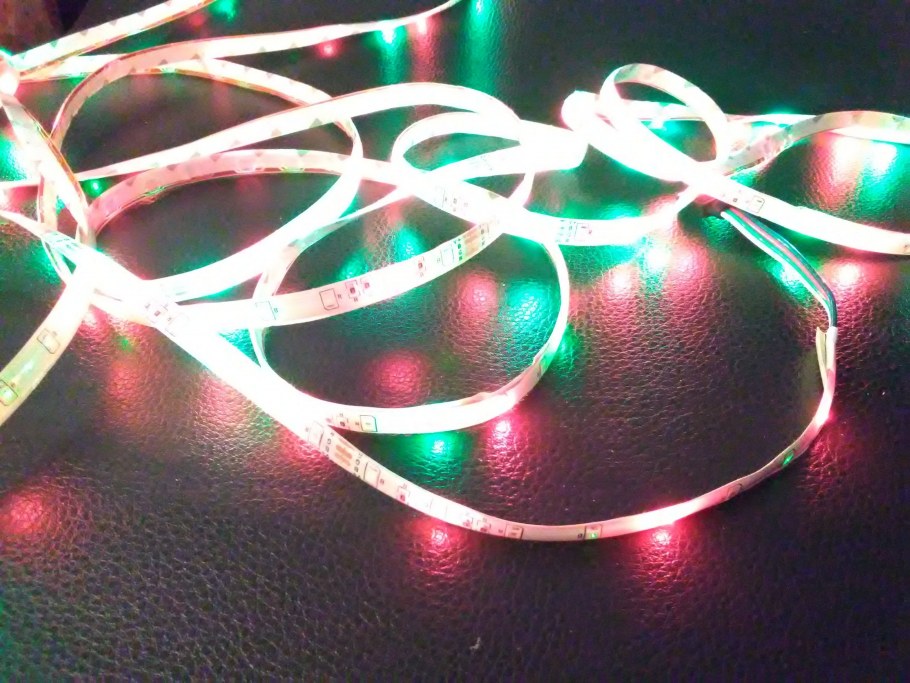 Неоновая подсветка на кухне