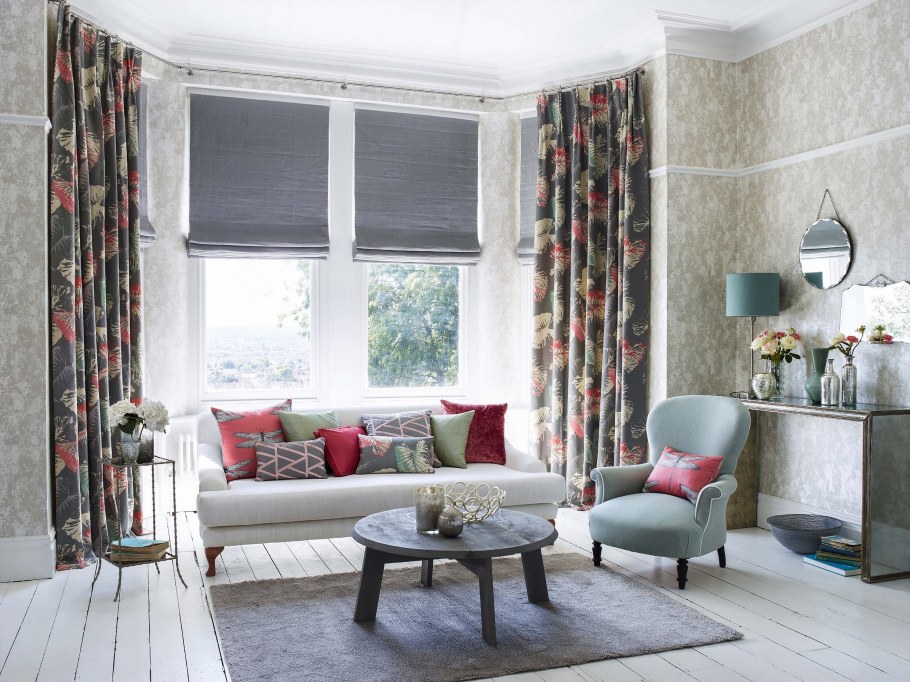 Римские шторы в интерьере гостиной