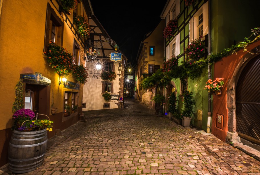 Старинная улочка мощеная в Англии Португалии