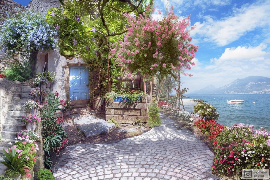 Дворик у моря